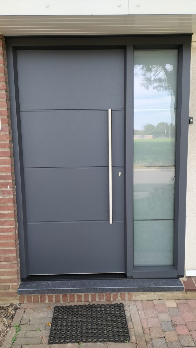 Antraciet PVC voordeur met zijlicht